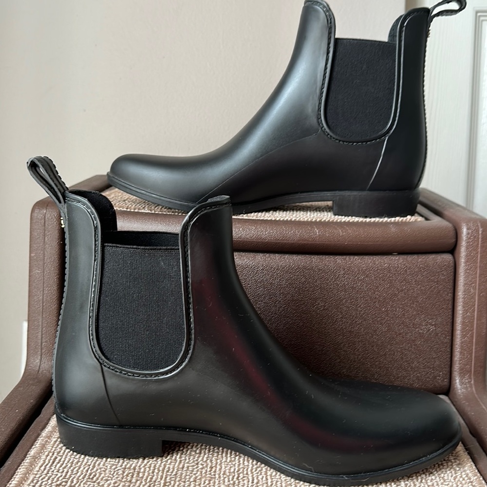 Sam Edelman
Tinsley Matte Chelsea Rain Booties size 13